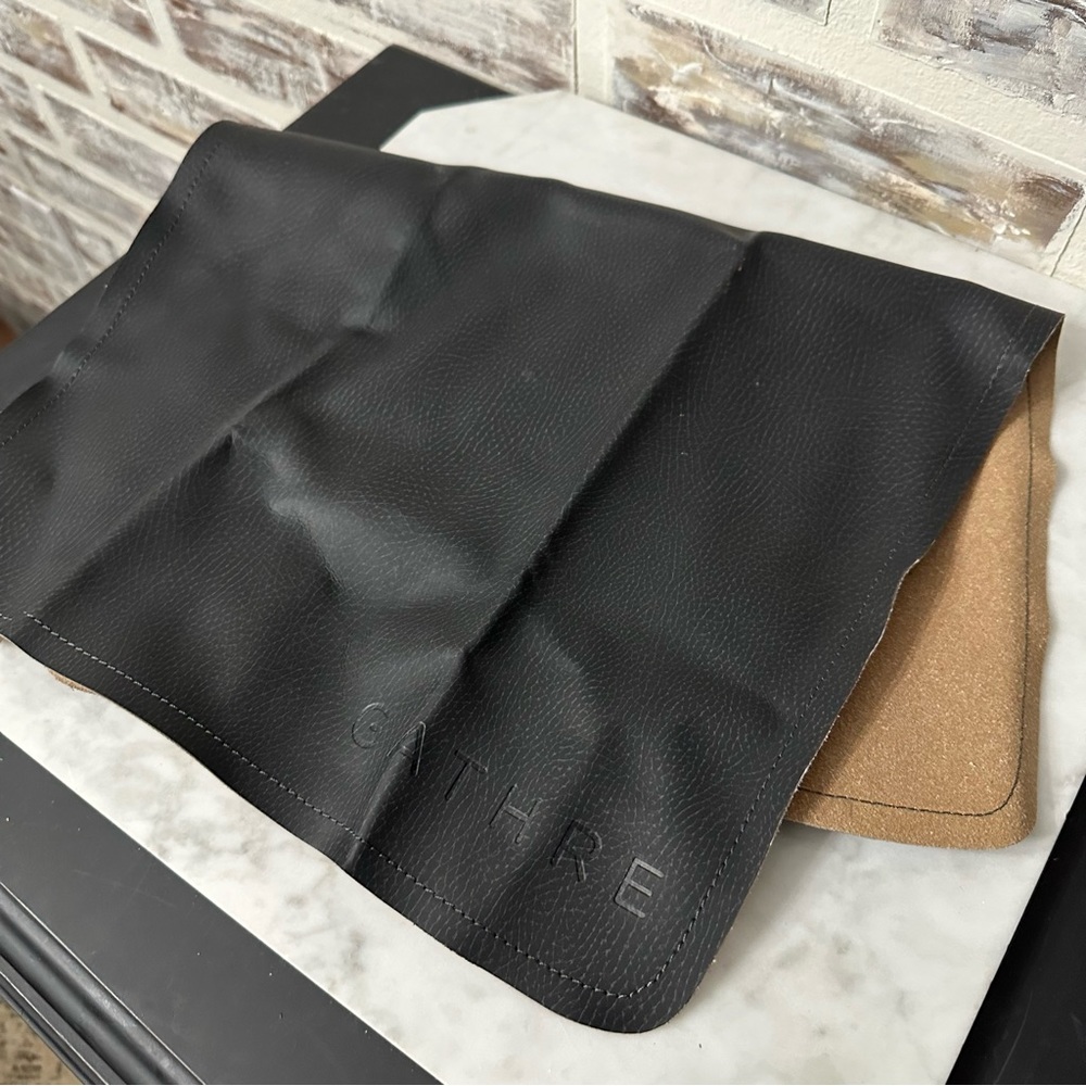 Micro Gathre Mat Black Leather